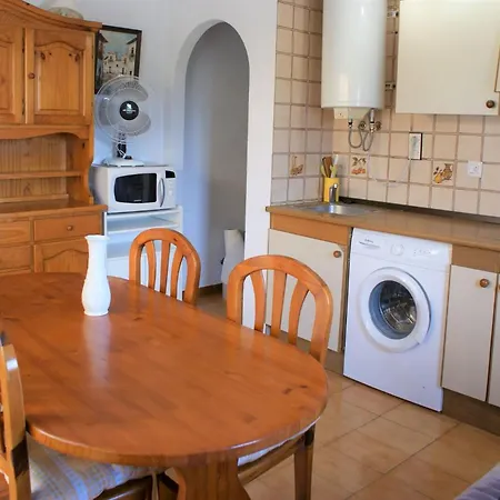 En Parking Y Piscina Comunitaria Av-54 Tatil Evi *